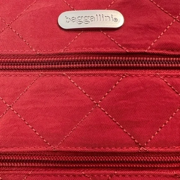 🎉HP Baggallini Luggage "Wanderer" Quilted Cross-Body Bag - Picture 3 of 8